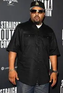 Ice Cube in a casual pic. 